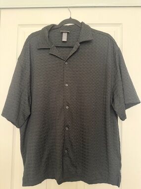 H&M Men's black loose fit Textured Short-Sleeve Button Shirt